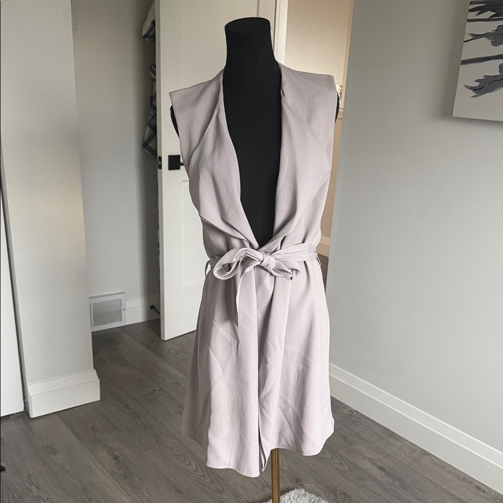 Babaton Sleeveless Light Gray Wrap